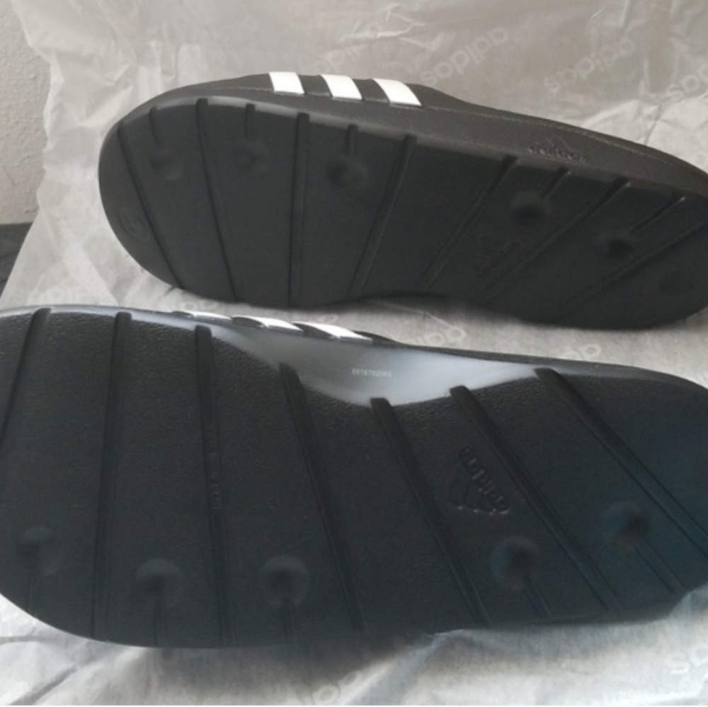 Adidas Men's Slides Size 10 - Picture 8 of 8